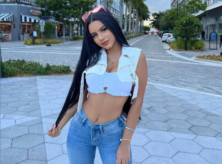 bella mujer latina