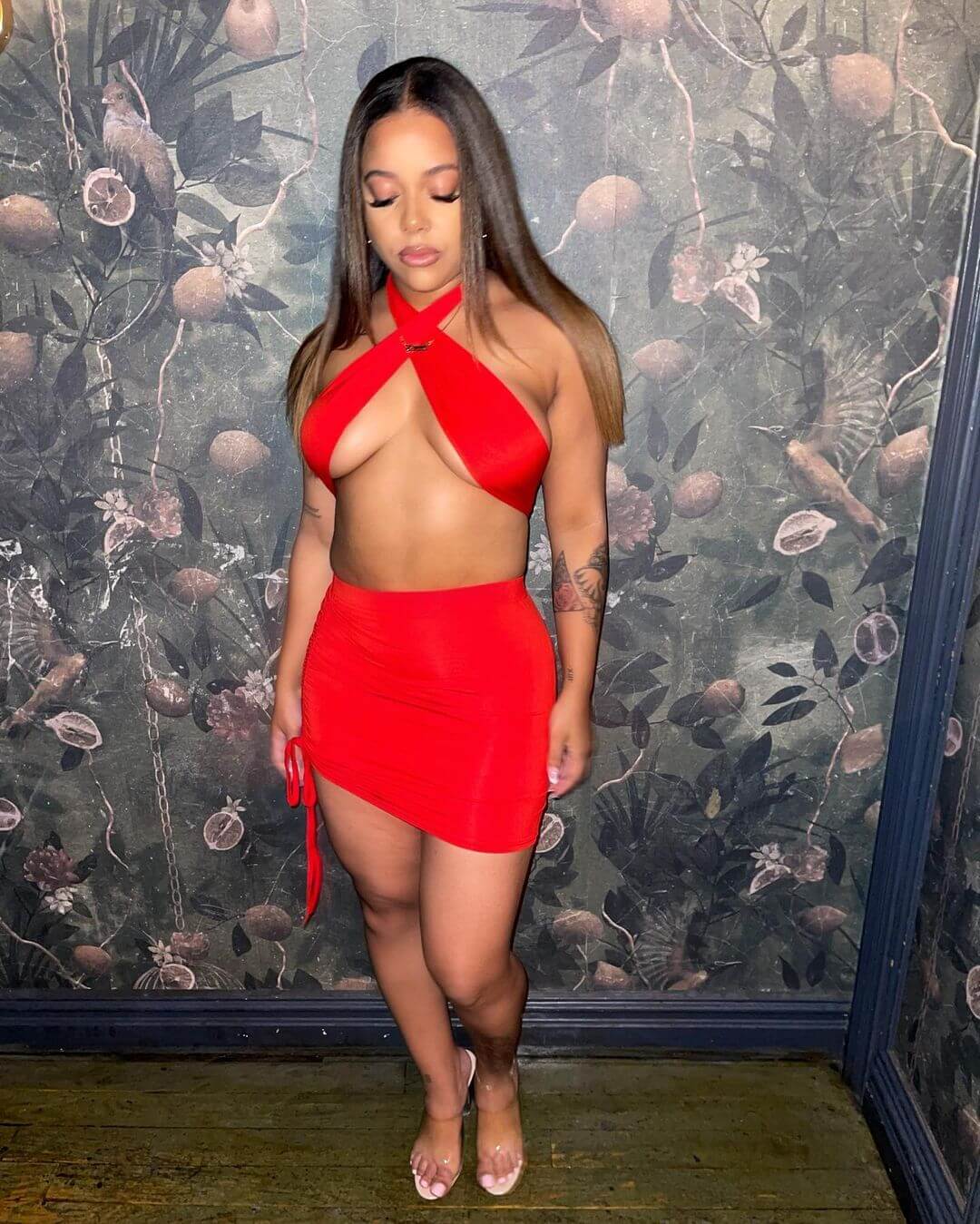 mujer sumisa latinoamericana