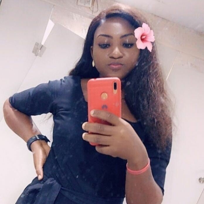 SarahShops02, 19
