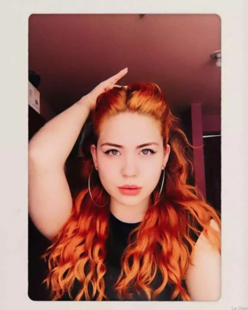 Gabriela, 23