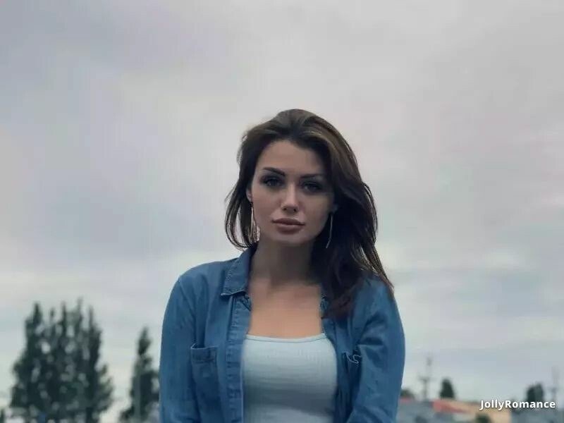 Veronika, 21