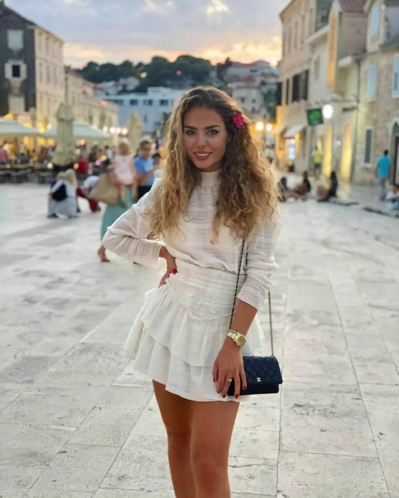 Karina Profile image 1