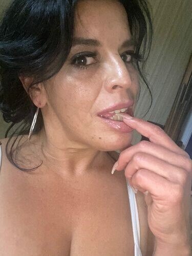 Isabella Profile image 2