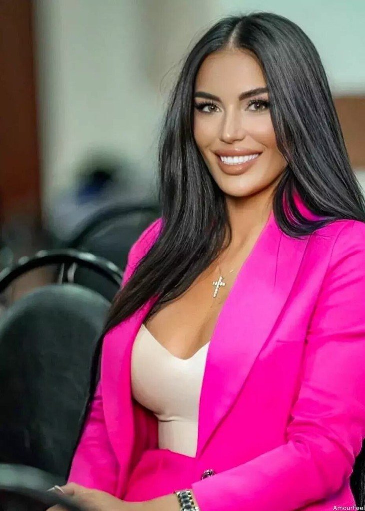 Iulia Maria, 35