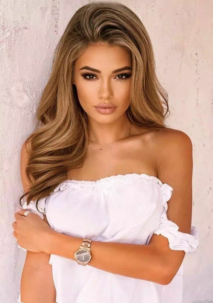 Madalina, 28