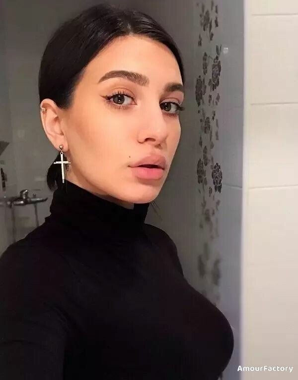 Eugenia, 24