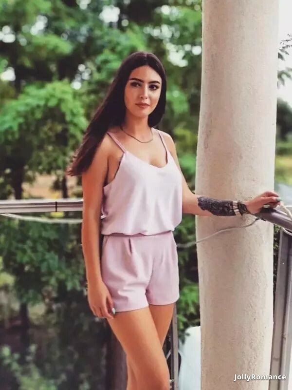 Anna, 26