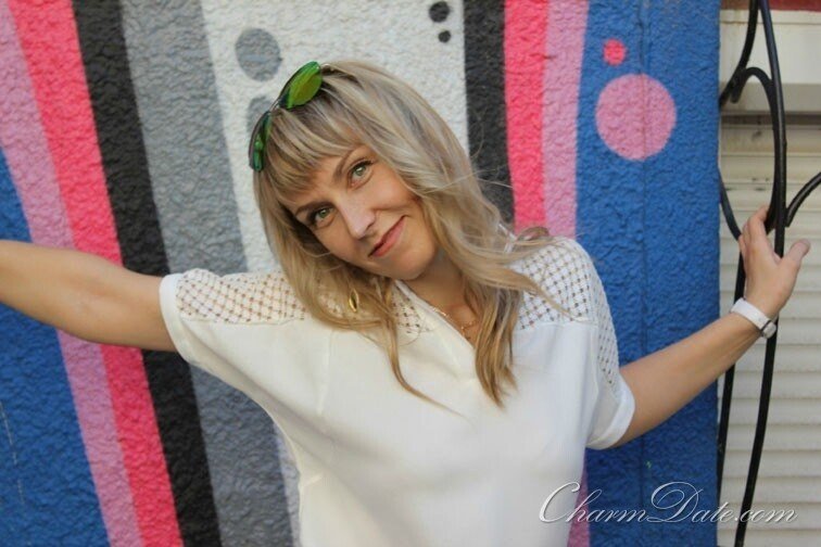 Tina, 42