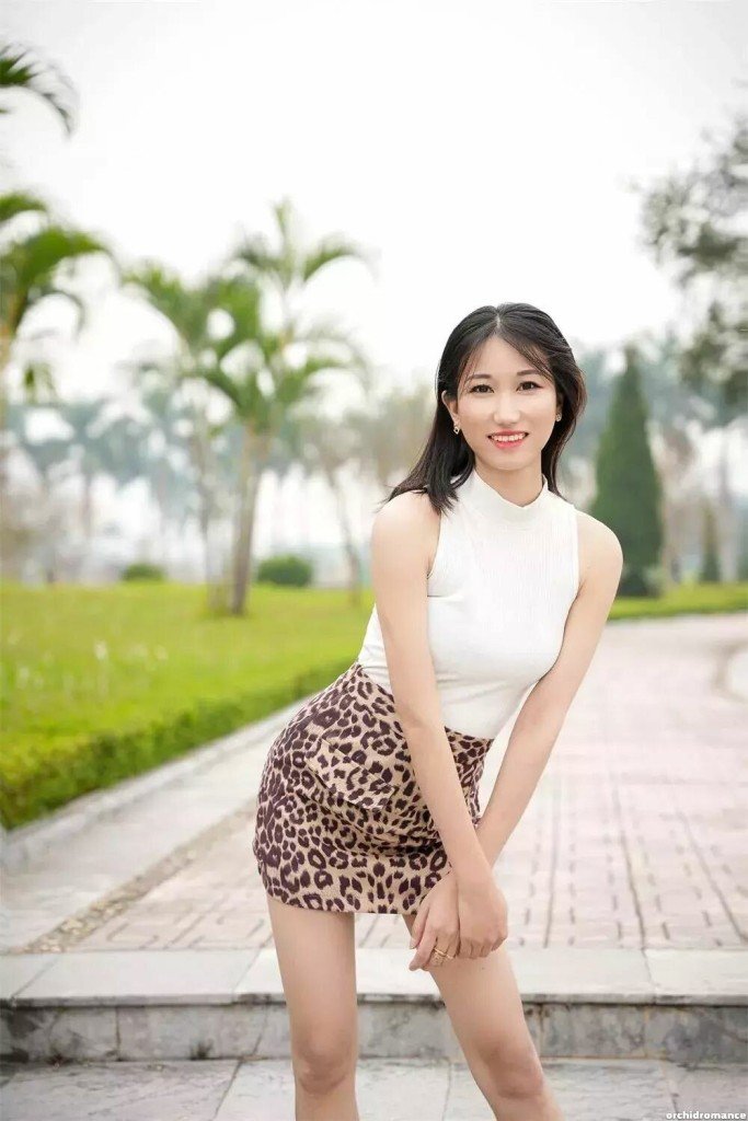 Hong Nhung, 26