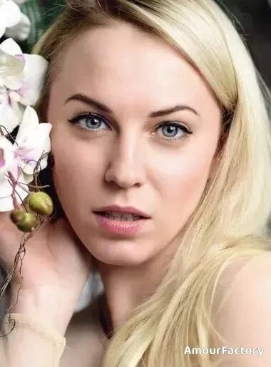 Vladislava, 31