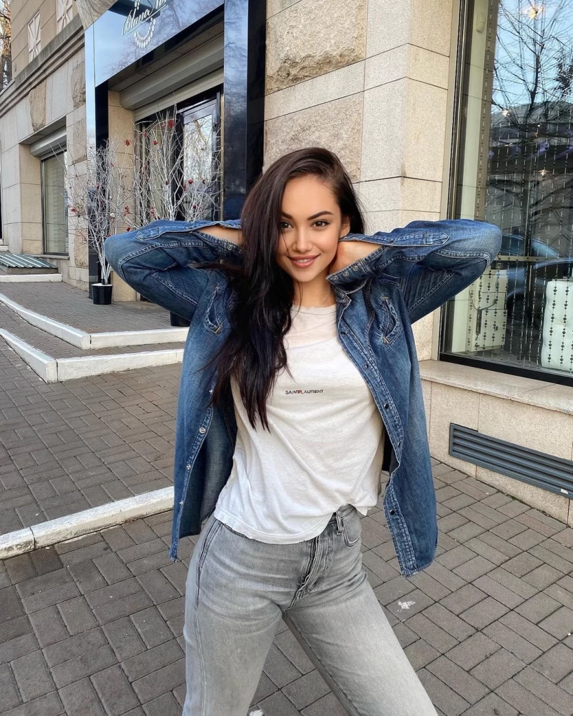 Anna Profile image 17