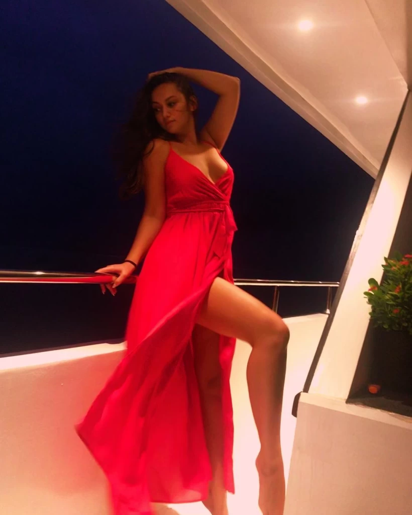 Anna Profile image 19