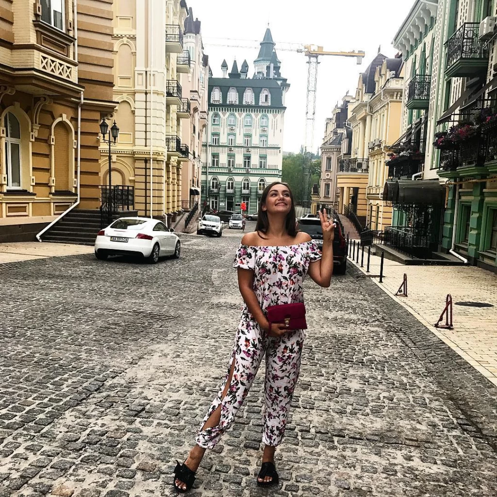 Anna Profile image 11