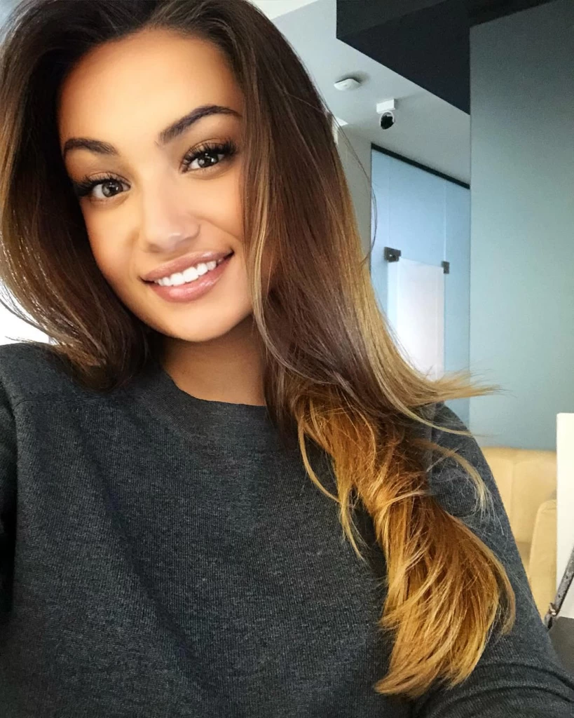 Anna Profile image 8